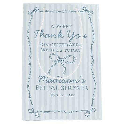 Blue Coquette Bow Pastel Vrijgezellenfeest Favorie Medium Cadeauzakje (Voorkant)