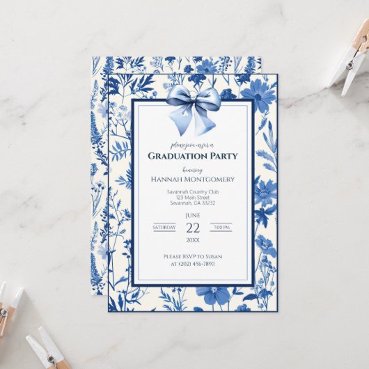 Blue Coquette Toile Bow Afstuderen Invitation Kaart (Voorkant / Achterkant in situ)