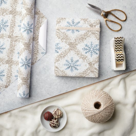 Blue Cream Christmas Snowflakes Cadeaupapier (Crafts)