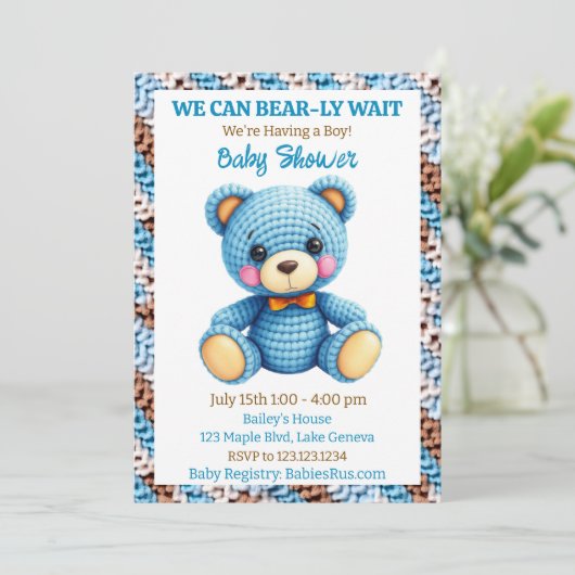 Blue Crocheted Teddy Bear Boy's Baby Shower Kaart (Staand voorkant)