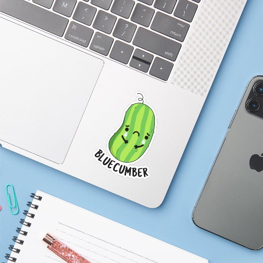 Blue-cumber Funny Sad Veggie Cucumber Pun Sticker (Laptop met iPhone)
