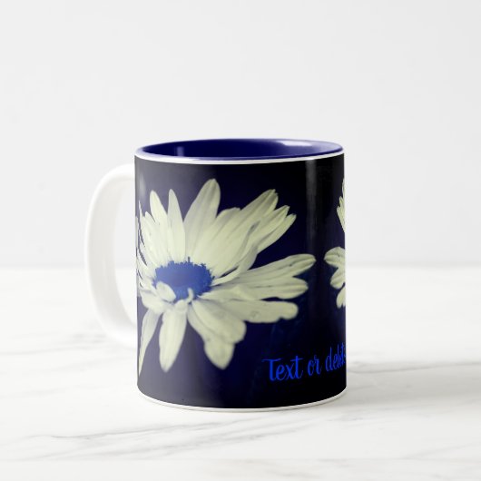 Blue Daisy Floral Art gepersonaliseerd Tweekleurige Koffiemok (Voorkant links)
