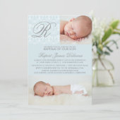 Blue Damask Monogram Baptisme Photo Invitation Kaart (Staand voorkant)