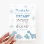 Blue Dinosaur Boy Baby shower Bedankkaart<br><div class="desc">Baby shower voor het koele dinosaurusthema: dank u een sjabloon met pastelblauw,  kleine kleine baby dinosaurussen met kleur. In de tekst staat: "Bedankt om onze kleine dinosaurus te duwen." Het standaardbericht bedankt de gasten voor het bijwonen van de douche en voor het geschenk.</div>
