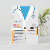 Blue Doctor Scrubs Birthday Party Invitation Kaart (Staand voorkant)