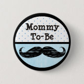 Blue Dot & Mustache Mama om Baby shower Button te  (Voorkant)