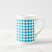 Blue Dots Pattern on White Porselein Kop (Rechts)