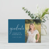 Blue Elegant Script Afstuderen Photo Invitation Kaart (Staand voorkant)