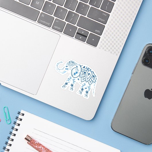 Blue Elephant Custom Cut Vinyl Sticker (Laptop met iPhone)