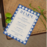 Blue en Cream Retro Checkerboard Wedding Menu<br><div class="desc">Zet de toon voor uw feest met deze gedurfde en stijlvolle bruiloft menukaart met een retro-geïnspireerde blauwe en crème dambord rand. De strakke, geometrische lay-out benadrukt elke cursus prachtig, terwijl de diepblauwe tekst een moderne maar tijdloze charme toevoegt. Perfect voor koppels die houden van een mix van speelse esthetiek en...</div>