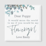 Blue Eucalyptus Leaf Script Bloemenmeisje Request Magneet<br><div class="desc">Een mooie manier om deze speciale vraag te stellen: geef deze magneet met Blauwe Eucalyptusbladeren die de bovenste rand aankleden met Flowergirl in een stijlvolle moderne typografie in donkerblauw. De rest van de tekst kan gemakkelijk worden gepersonaliseerd.</div>