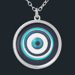 Blue Evil Eye hanger Ketting - Grieks charme<br><div class="desc">Bescherm jezelf tegen negatieve energie en trek veel geluk met dit prachtige Silver Evil Eye ketting. Het boze oog is een symbool van bescherming en het afweren van het kwaad in veel culturen, zoals in Turkije, Griekenland en het Midden-Oosten. Men gelooft dat het dragen van een kwaadaardig ketting je kan...</div>