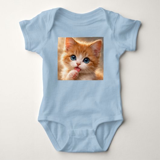 Blue-Eyed Paw licking Kitten Romper (Voorkant)