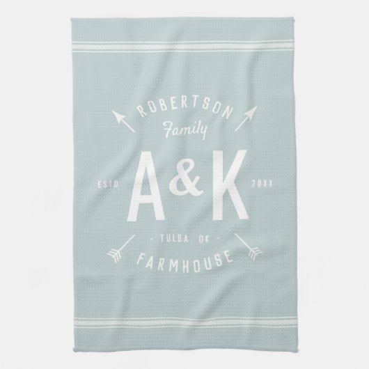 Blue Farmhouse Arrow Monogram | Bewerkbare kleuren Theedoek (Verticaal)