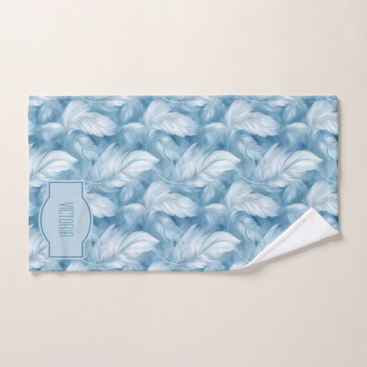Blue Feathers Delicate Pale Blue Monogrammed Bad Handdoek (Handdoek)