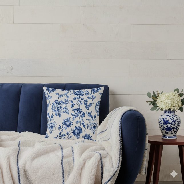 Blue Floral delftware  stijl botanisch Kussen (Blue and white delftware effect cushion.)