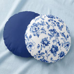 Blue Floral delftware stijl botanisch Rond Kussen<br><div class="desc">Voeg een vleugje tijdloze elegantie toe aan uw ruimte met dit botanische Sierkussen in de stijl van Blue Floral delftware, geïnspireerd op de iconische blauw-witte motieven van Dutch Delftware. De voorkant toont een delicaat bloemmotief in klassiek kobaltblauw, tegen een frisse witte achtergrond, waardoor elke kamer een verfijnd maar uitnodigend gevoel...</div>