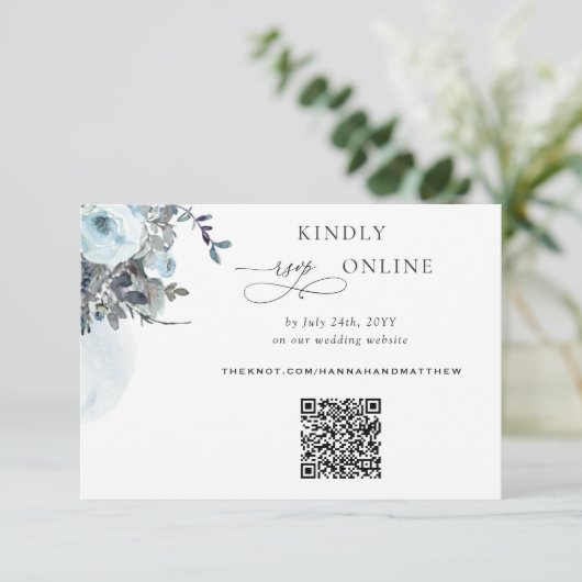 Blue Floral Elegant QR Code RSVP Weddenschap Informatiekaartje (Staand voorkant)