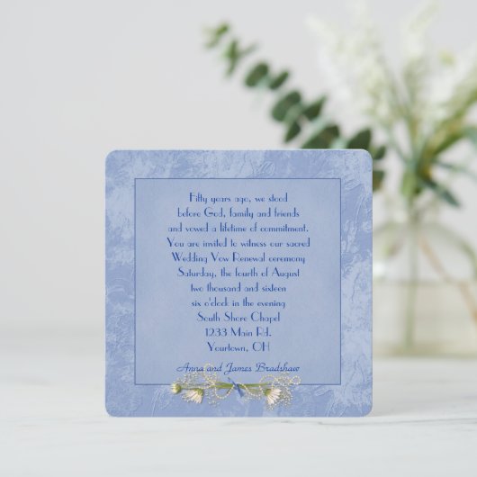 Blue Floral Embossed Wedding Vow Renewal Kaart (Staand voorkant)