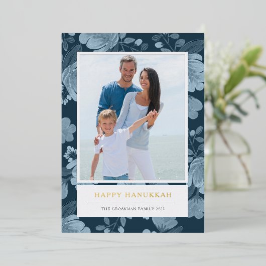 Blue Floral en Gold Hanukkah Foto Folie Feestdagenkaart (Staand Voorkant)