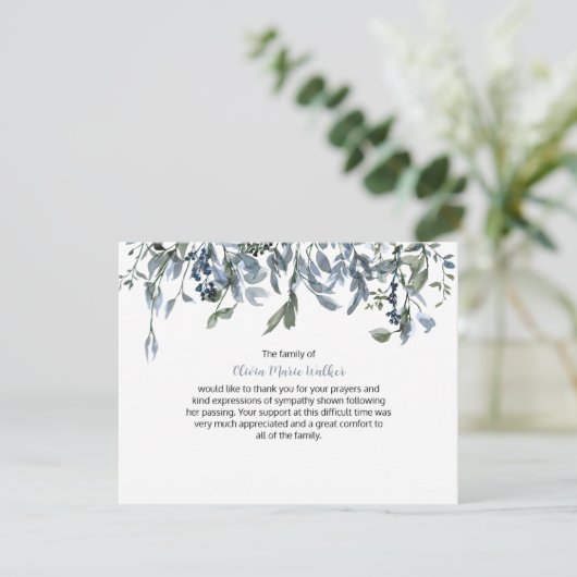 Blue Floral Greenery Funeral Script Hartelijk dank Bedankkaart (Staand voorkant)