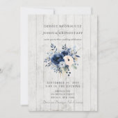 Blue Floral on Wood Wedding Invitation Kaart (Voorkant)
