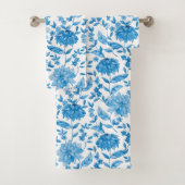 Blue floral pattern towels on display bad handdoek (Insitu)