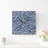 blue floral pattern with diverse leaves & blossoms vierkante klok (Huis)