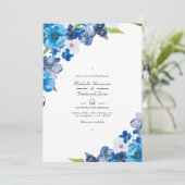 Blue Floral QR Code RSVP Garden Weddenschap Invita Kaart (Staand voorkant)