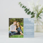 Blue Floral Stripe Wedding Invitation Kaart (Staand voorkant)
