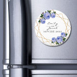 Blue Floral Wed Elegant Gold Glitter Geometric Magneet<br><div class="desc">Wedding magneet. Het ontwerp is voorzien van een elegant faux goud glitter geometrisch lijst patroon. Overleg met waterverf blauwe rozen en groen loof op twee hoeken. Pas deze sjabloon aan om uw gegevens toe te voegen. Klik om verder aan te passen om meer veranderingen aan te brengen. Alles is aanpasbaar....</div>