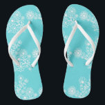 Blue Floral Wedding Reception Teenslippers<br><div class="desc">Een schattige gast geeft je het voordeel dat je het strand van je bestemming of de trouwreceptie van je kant krijgt. Laat je vrouwelijke gasten de nacht in deze comfortabele teenslippers dansen. Plaats de teenslippers in een mand naast de dansvloer. De achtergrondkleur van de steekproef wordt getoond in aaqua blauw-klik...</div>