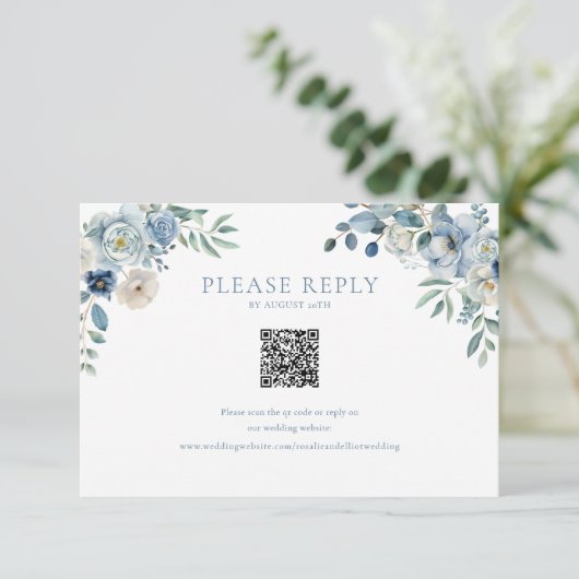 Blue Floral Wedding RSVP QR Code Enclosure Kaart (Staand voorkant)