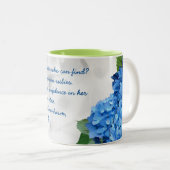 Blue Floral Wife of Noble Character Scripting Tweekleurige Koffiemok (Voorkant rechts)