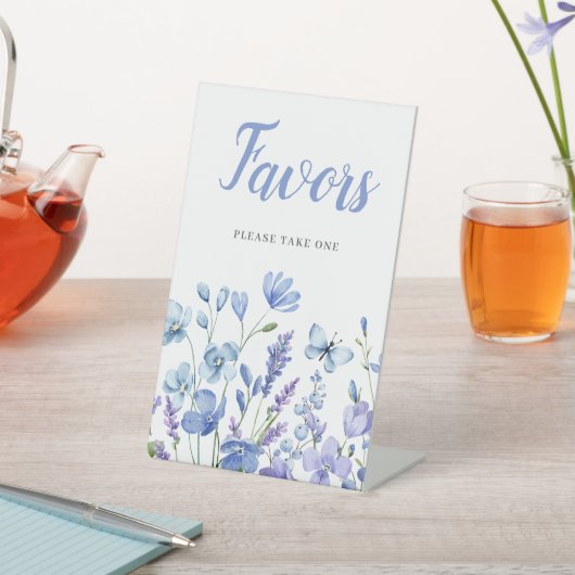 Blue Floral Wildflower Vrijgezellenfeest Favor Reclamebord Met Voetstuk (Insitu)