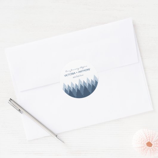 Blue Forest Range Woodland bruiloft gunst Ronde Sticker (Envelop)