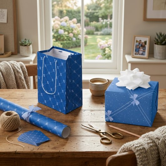 Blue Gift, White Polka Dots & Blue Bow Pattern Medium Cadeauzakje