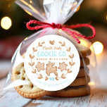 Blue Gingerbread Christmas Cookies Exchange Ronde Sticker<br><div class="desc">Schattigee peperkoek kerstkoekjes ruilen blauw Ronde Sticker. Personaliseer deze sticker eenvoudig met je eigen tekst. Overeenkomende items als schorten en meer kleuren zijn beschikbaar in mijn winkel - Kate Eden Art.</div>