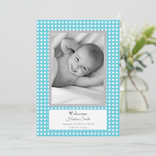 Blue Gingham Baby Boy Aankondiging Kaart (Staand voorkant)