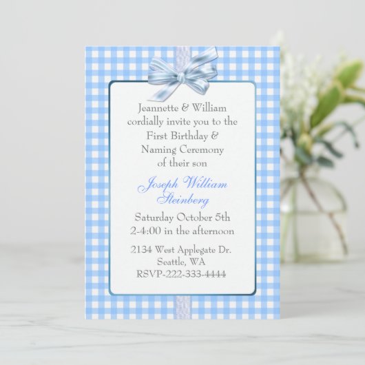 Blue Gingham Baby's Birthday en Naming Ceremonie Kaart (Staand voorkant)