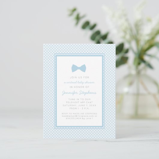 Blue gingham bow stropdas virtueel baby shower briefkaart (Staand voorkant)