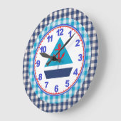 Blue Gingham Boys Sailboat Clock met cijfers Grote Klok (Hoek)