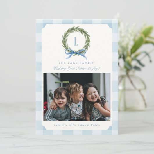 Blue Gingham Foto Kerst Kaarten Monogram Krans (Staand voorkant)