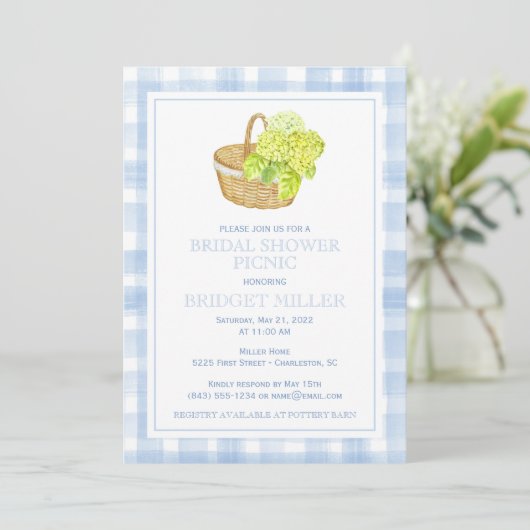 Blue Gingham Hydrangea Flower Basket Invitation Kaart (Staand voorkant)