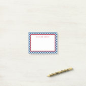 Blue Gingham met Red Border Post-it® Notes (Op bureau)