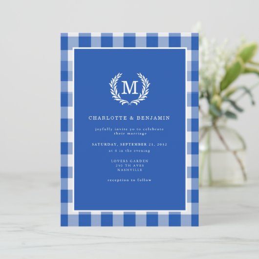 Blue Gingham Monogram Crest QR-code Kaart (Staand voorkant)