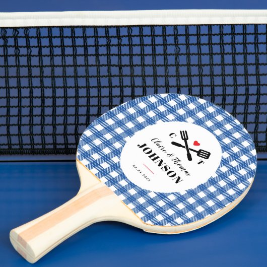 Blue Gingham Plaid Grill Monogram Bruiloft Tafeltennisbatje (Insitu)