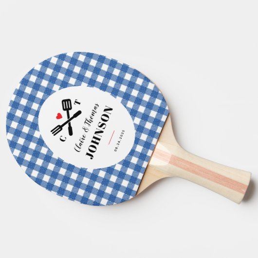 Blue Gingham Plaid Grill Monogram Bruiloft Tafeltennisbatje (Zijkant)