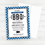 Blue Gingham Plaid Varken Gebraden BBQ Verjaardags Kaart<br><div class="desc">Casual BBQ / barbecue thema verjaardagsuitnodiging beschikt over een varkensmotief,  stijlvolle op maat gemaakte houtskool zwarte tekst in westerne en moderne lettertypen,  steraccenten en een marineblauw en blauw gingham tafelkleed plaid border design. Personaliseer voor een 30e verjaardag of andere gelegenheid.</div>