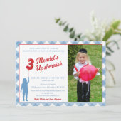 Blue Gingham Red Balloon Upsherin Fotouitnodiging Kaart (Staand voorkant)